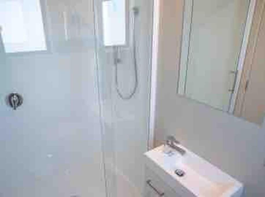 Great Views From New 2 Bedroom Apartment 테아나우 외부 사진