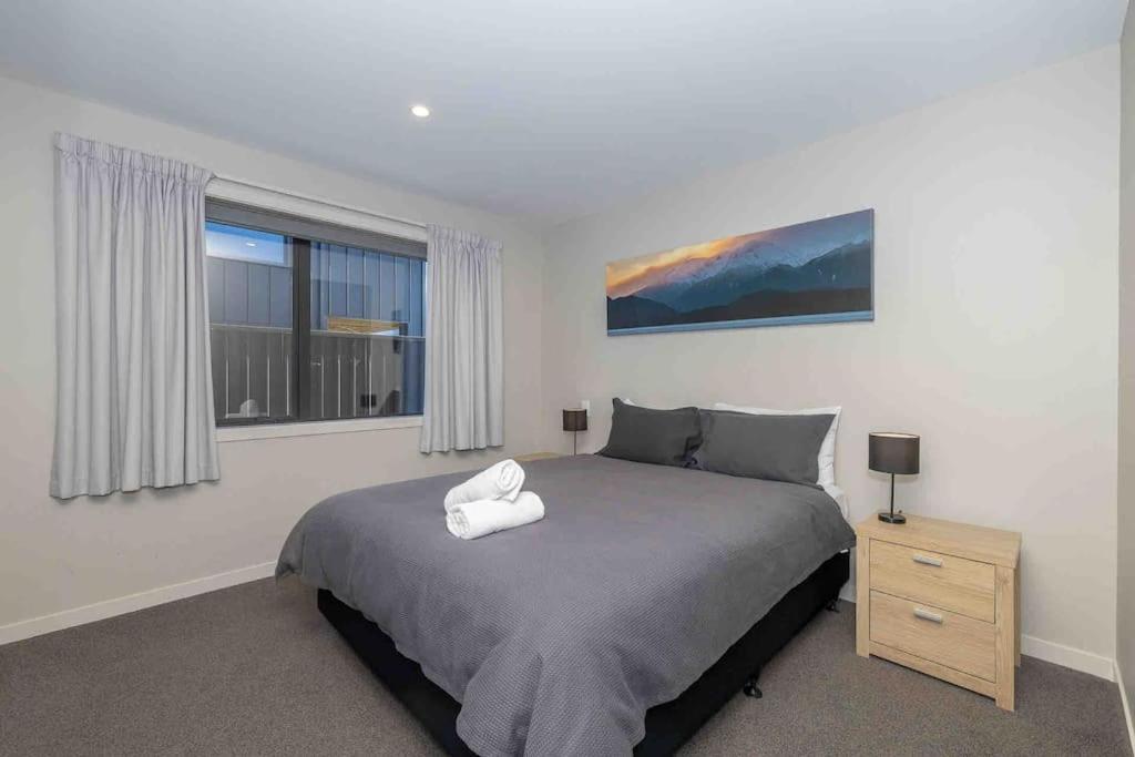 Great Views From New 2 Bedroom Apartment 테아나우 외부 사진
